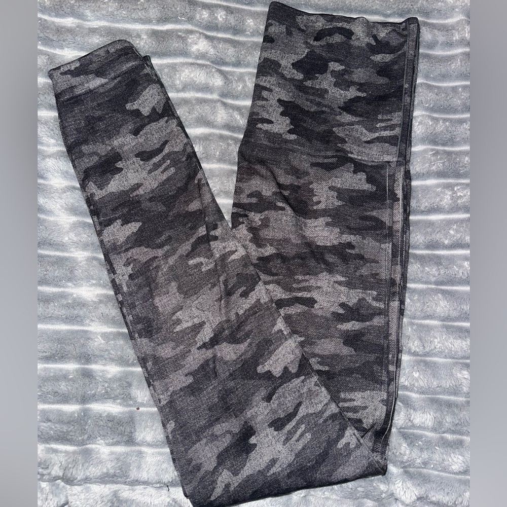 Spanx Gray Camo Leggings - NWOT Medium